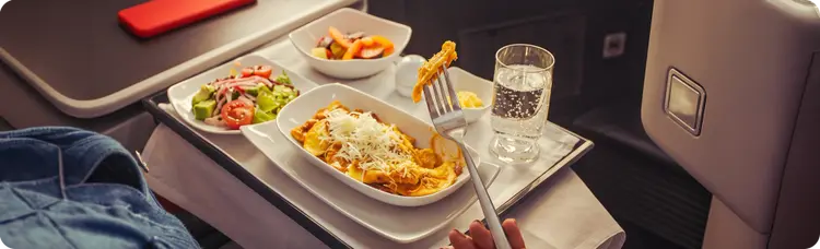 Plato de comida del menú abordo