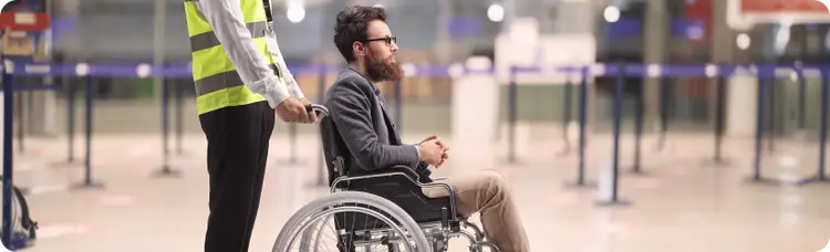 persona hombre en silla de ruedas