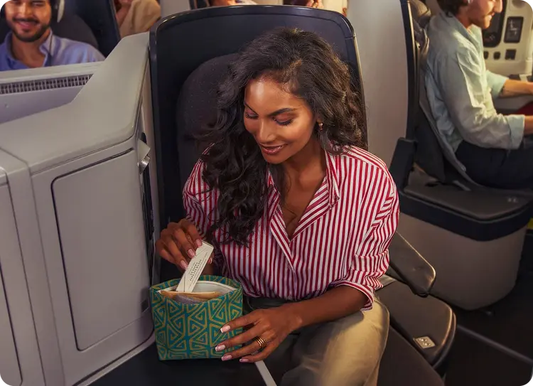 mujer disfrutando del amenity kit