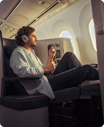 hombre escuchando música