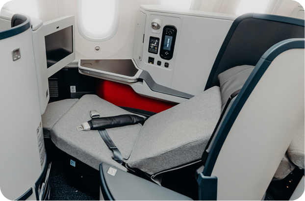 Siège Business Class entièrement inclinable offrant plus d’espace et de confort pendant le vol