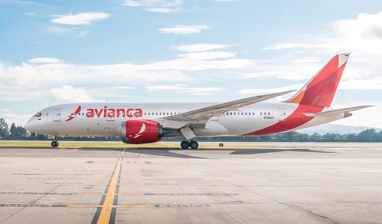avión en pista