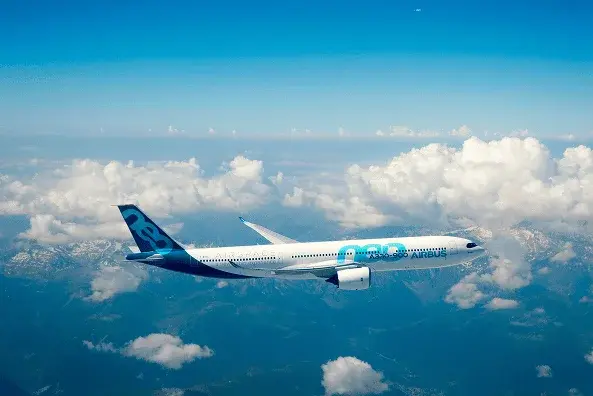 avião A330 no céu